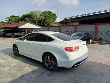 Chrysler 200