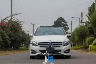 Mercedes-Benz B 180