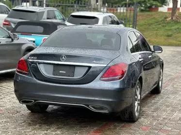 Mercedes-Benz C 300