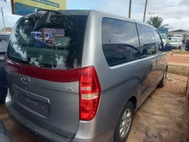 Hyundai H-1 Starex