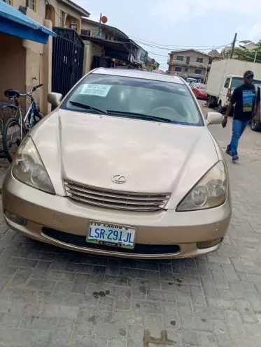 Lexus ES