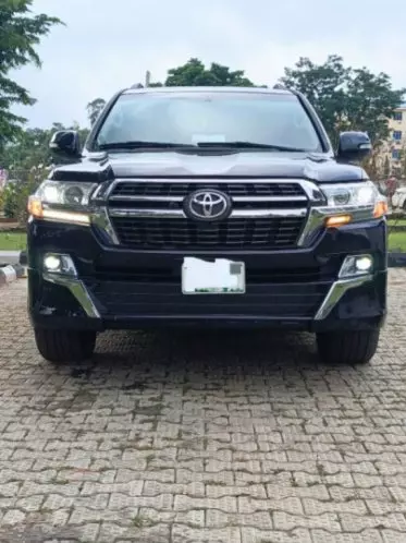 Toyota Landcruiser  V8