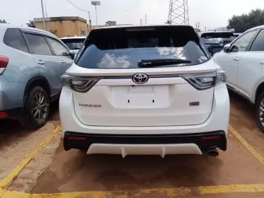 Toyota Harrier GS