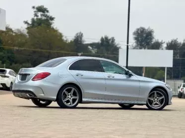 Mercedes-Benz C200
