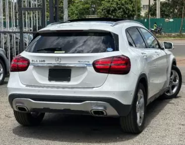 Mercedes-Benz GLA 220