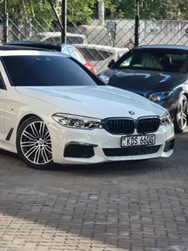 BMW 523I