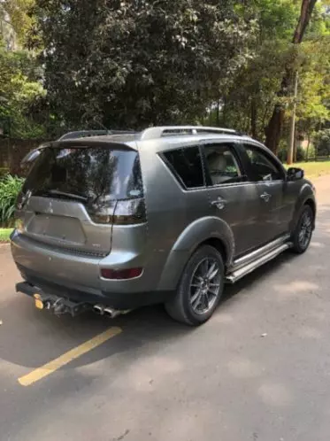 Mitsubishi OUTLANDER