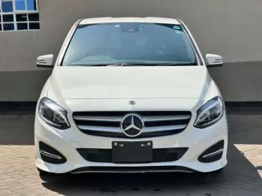 Mercedes-Benz B 180