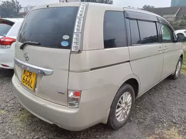 Toyota Isis