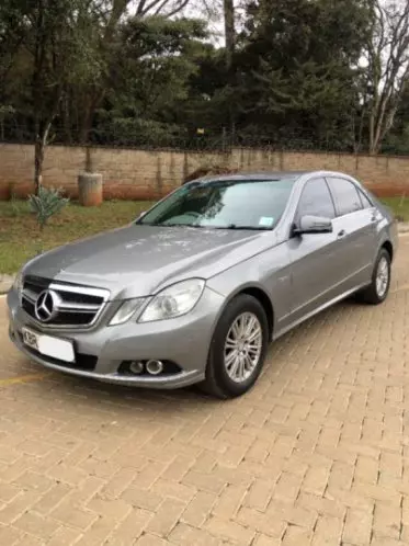 Mercedes-Benz E200