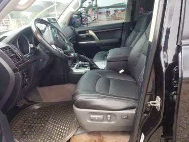 Toyota  Land Cruiser VXR V8