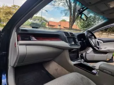 Toyota Crown Royal saloon