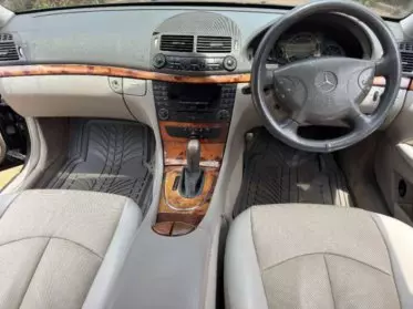 Mercedes-Benz E200