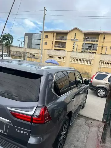 Lexus LX 570