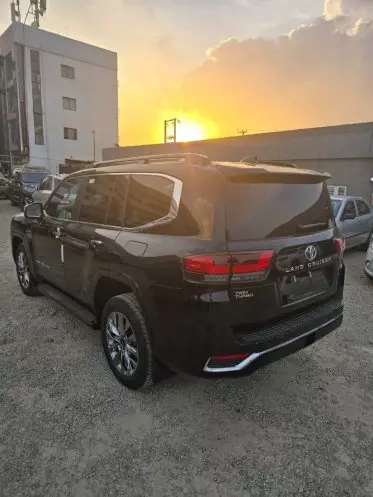 Toyota  Land Cruiser VXR V8