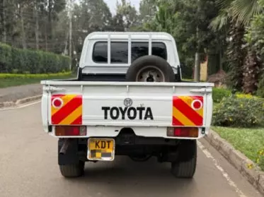 Toyota Land Cruiser Pick Up