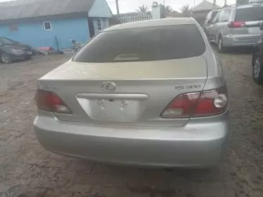 Lexus ES
