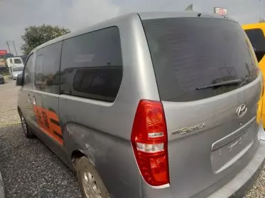 Hyundai H-1 Starex