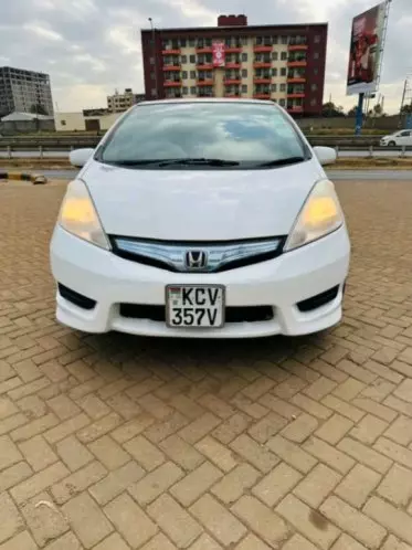 Honda Fit shuttle hybrid