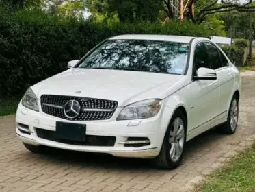 Mercedes-Benz C200