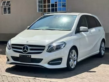 Mercedes-Benz B 180