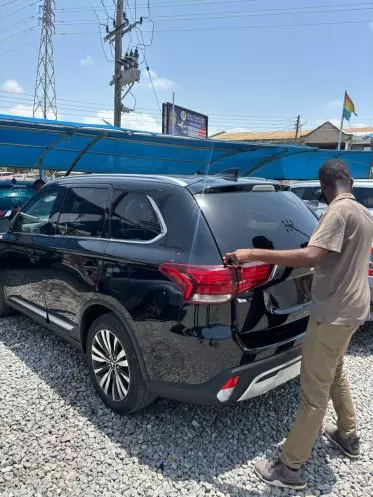 Mitsubishi OUTLANDER FORT