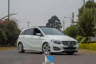 Mercedes-Benz B 180