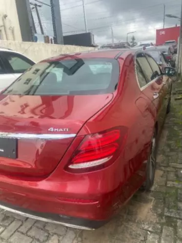 Mercedes-Benz E 300