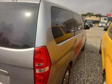 Hyundai H-1 Starex