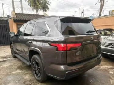 Toyota Sequoia