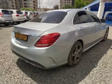 Mercedes-Benz C200