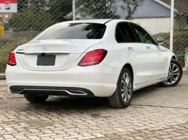 Mercedes-Benz C220