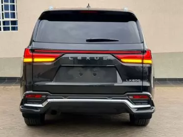 Lexus LX 600