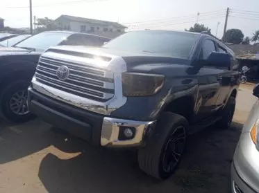 Toyota Sequoia