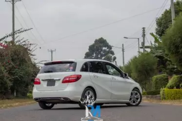 Mercedes-Benz B 180