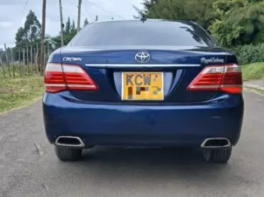 Toyota Crown Royal saloon 