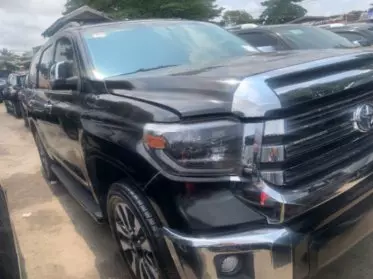 Toyota Sequoia