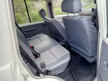 Toyota Land Cruiser 76 hard Top (9 Seater)
