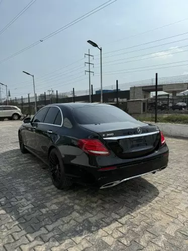 Mercedes-Benz E 300