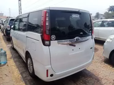 Toyota Noah Hybrid