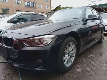 BMW 320i