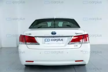 Toyota Crown Royal saloon Hybrid