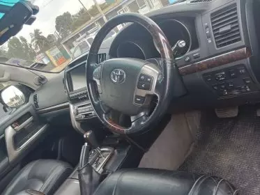 Toyota Land Cruiser V8