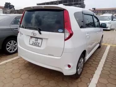 Toyota Passo Sette