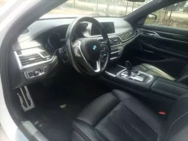 BMW 750