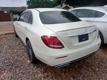 Mercedes-Benz E 300