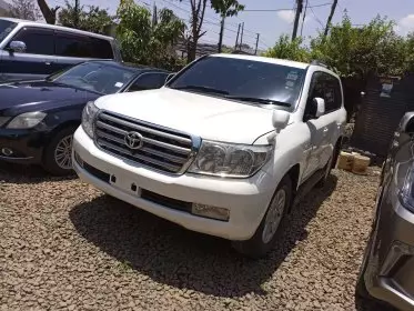 Toyota Landcruiser  V8
