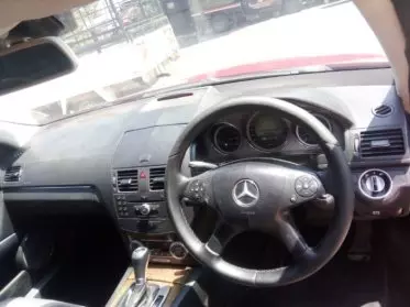 Mercedes-Benz C200