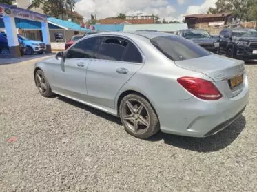 Mercedes-Benz C200