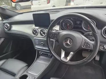 Mercedes-Benz GLA 220